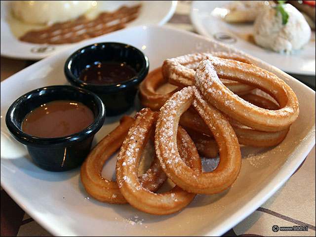 Churros con salsa de manjar