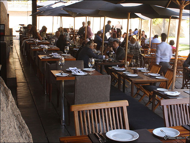 Mesas en la terraza poniente - Mestizo Restaurant