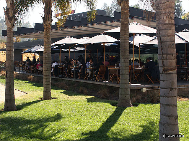 Vista del restaurante desde el jardn