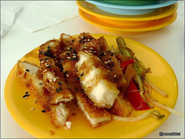 Pollo en panko con salsa agridulce - Mi-O (Vitacura)