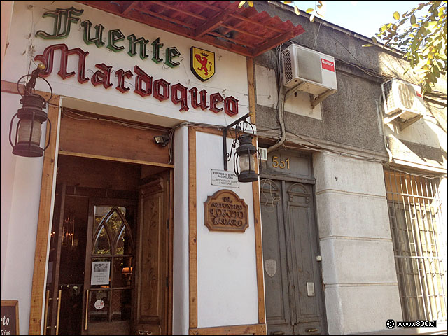 Fachada y acceso a la Fuente Mardoqueo del barrio yungay - Fuente Mardoqueo (Barrio Yungay)