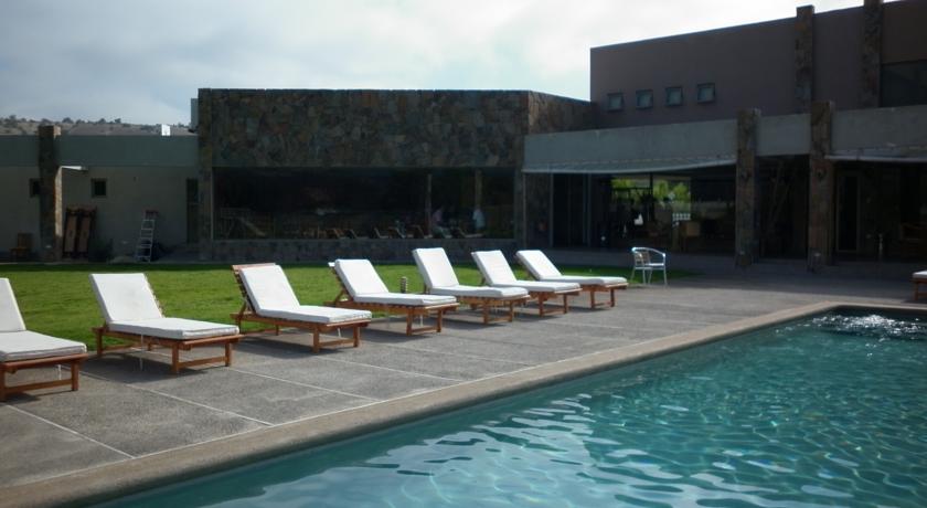 Piscina del Hotel y fachada - Hotel Limar (Valle del Limar)