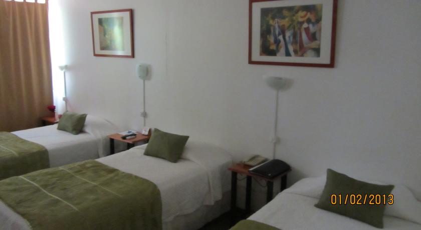 Habitacin triple - Hotel Real (Linares)