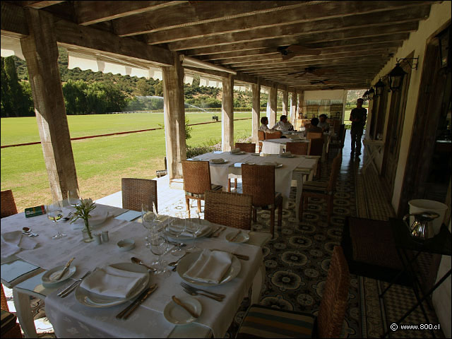 Mesa en la terraza del restaurante - Restaurante Casa Silva (San Fernando)