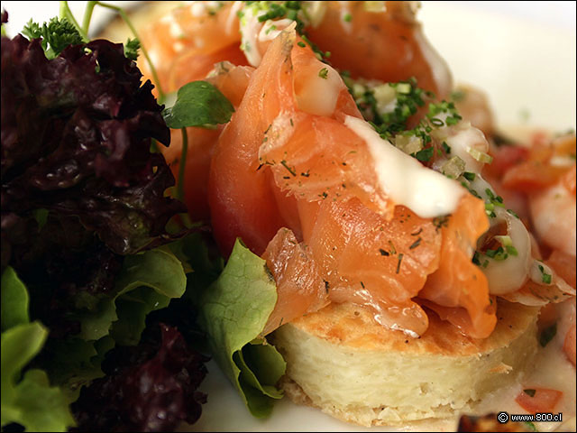 Gravlax de Salm�n en Tabla del Mar - Brasserie Petanque (Bellavista)