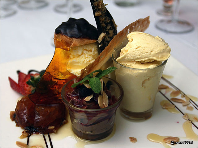 Tabla de Postres con Mousse de chocolate, helado y profiteroles - Brasserie Petanque (Bellavista)