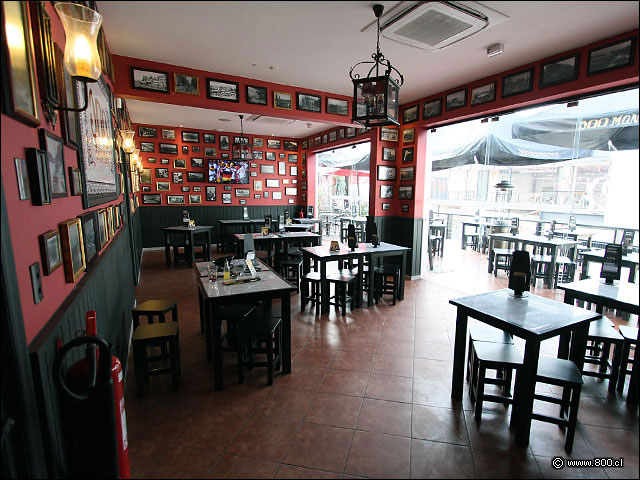 Comedor en el segundo piso y vista de la terraza