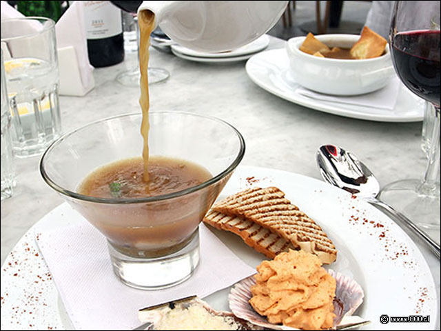 Caldo de carne para la Sopa de Cebollas Forestal - Castillo Forestal