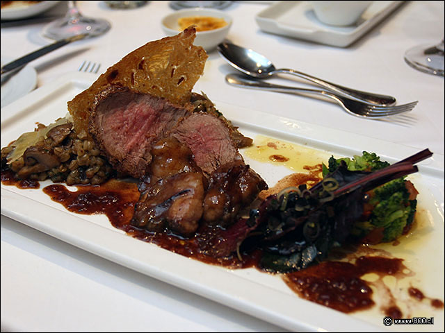 Filete encostrado en harina tostada con mollejas y guiso de mote - Bristol - Hotel Plaza San Francisco