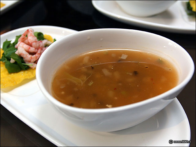 Sopa Szechan con dip de camarones - Palacio Danubio Azul (PDA)