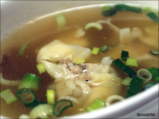 Dumpling y cebolln en Sopa de Wantan - Palacio Danubio Azul (PDA)