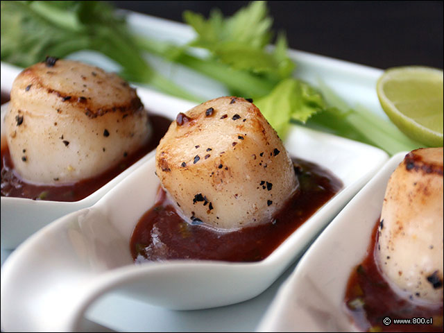 OOstiones de profundidad servidos con salsa de tomate concentrado y tabasco - Cocoa 2023 - La Dehesa