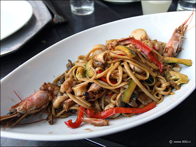 Tallarn Saltado con Mariscos en Cocoa Vitacura - Cocoa 2023 - La Dehesa
