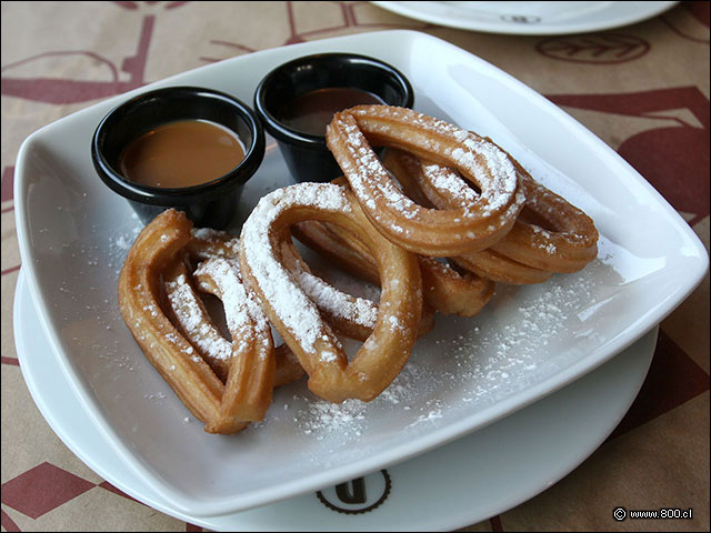 Churros con salsa de chocolate y manjar - Dans - Coln