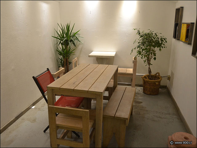 Espacio subterráneo Quiltro Café - Quiltro