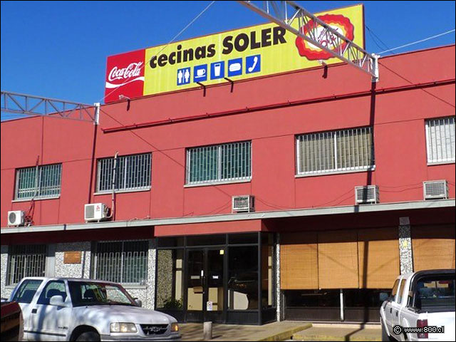 Fachada del restaurante de Cecinas Soler en Curic