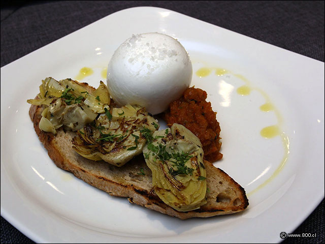 Burrata con brusqueta de coraz�n de alcachofas - Terran�e (Hotel Intercontinental)