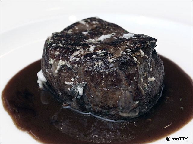 Filete cocinado en sal con salsa demi glace - Terran�e (Hotel Intercontinental)