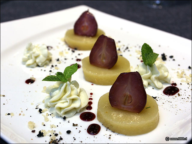 Peras al vino con salsa de queso azul - Terran�e (Hotel Intercontinental)