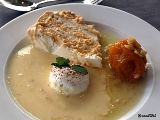 Leche nevada, torta merengue lcuma y mote con huesillo - El Cid - Hotel Sheraton