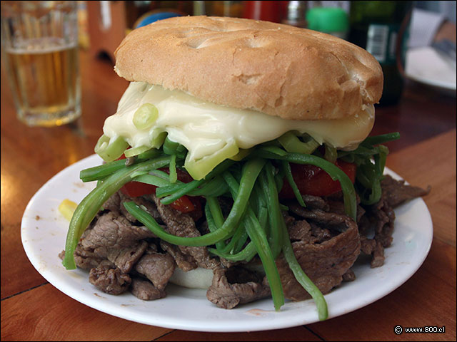 Churrasco Chacarero con mayo en La Fuente Mardoqueo El Bosque - Fuente Mardoqueo El Bosque