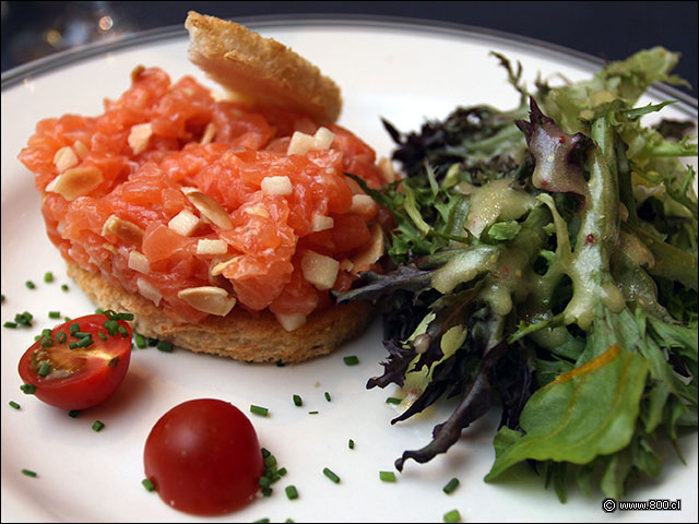 T�rtaro de Salm�n con trozos de almendras - Paul Restaurante (Parque Arauco)