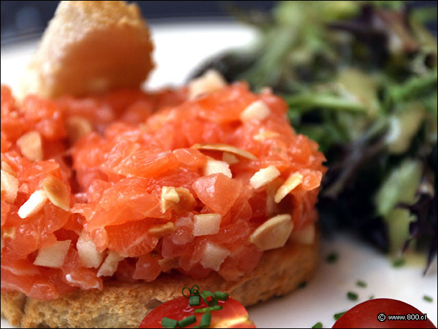 T�rtaro de Salm�n con manzana y almendras - Paul Restaurante (Parque Arauco)