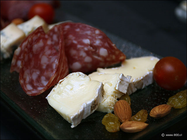 Salchich�n y queso brie - Paul Restaurante (Parque Arauco)