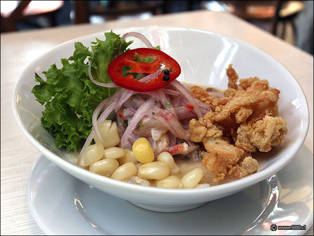 Cebiche Carretillero de reineta y calamares apanados - Per Criollo