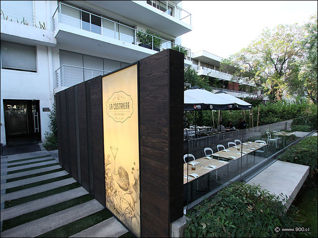 Acceso a bar de ostras La Costanera - La Costanera