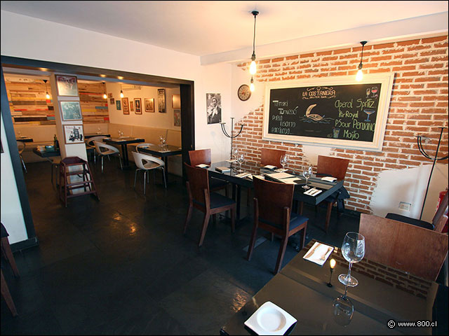 Mesas en salones interiores - La Costanera