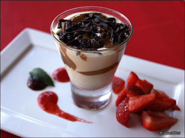 Suspiro chileno, con salsa de casta�as - Bautista Gourmet