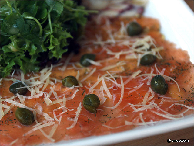 Carpaccio de Salmn con alcaparras y un toque de eneldo - Cvico (Las Condes)