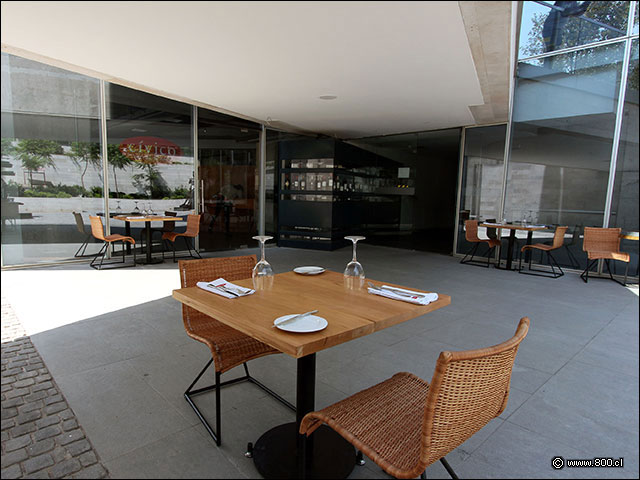 Algunas mesas en la terraza - Cvico (Las Condes)