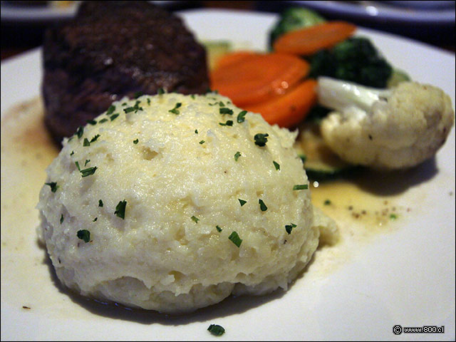 Pur� de acompa�amiento en Victoria's Filet - Outback (Mall Vivo Los Trapenses)