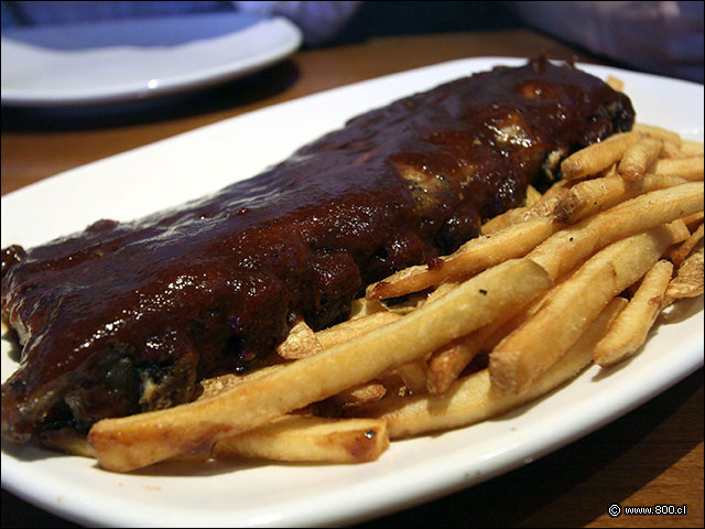 Costillar con salsa BBQ - Outback (Mall Vivo Los Trapenses)