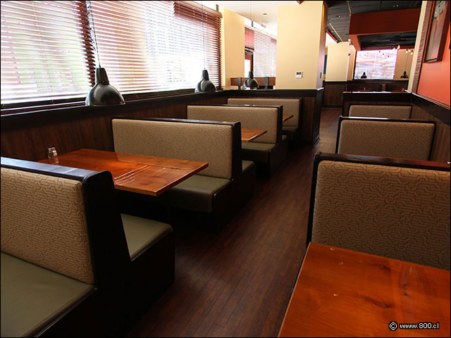 Los cl�sicos booths americanos - Outback (Mall Vivo Los Trapenses)