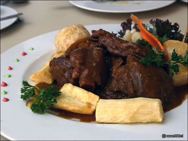 Pachamanca, cerdo, cordero y vacuno macerado y cocinado en olla - Mama Kuna