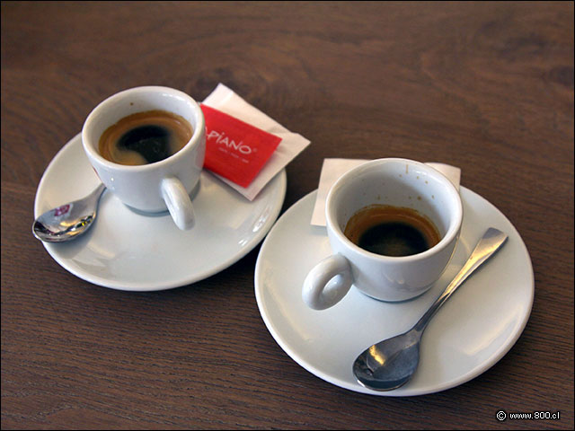 Caf Expresso y Ristretto - Vapiano (Mall Parque Arauco)