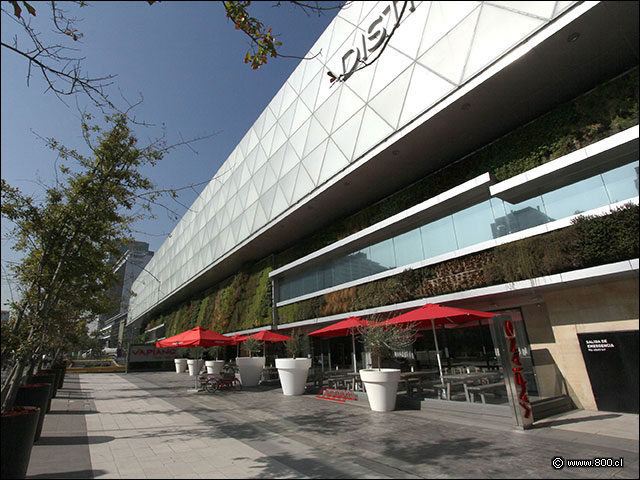 Vista oriente de la fachada de Vapiano en el Parque Arauco - Vapiano - Mall Parque Arauco