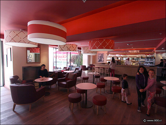 Vista general del caf al interior de Vapiano