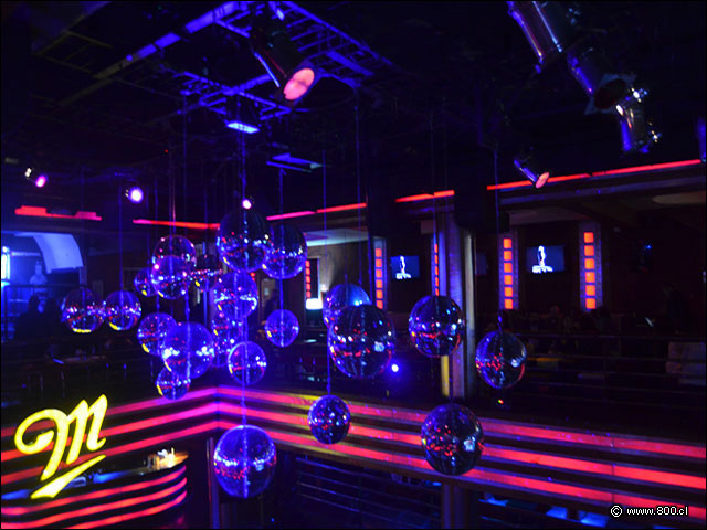 Occultos en un Night Club - Occulto