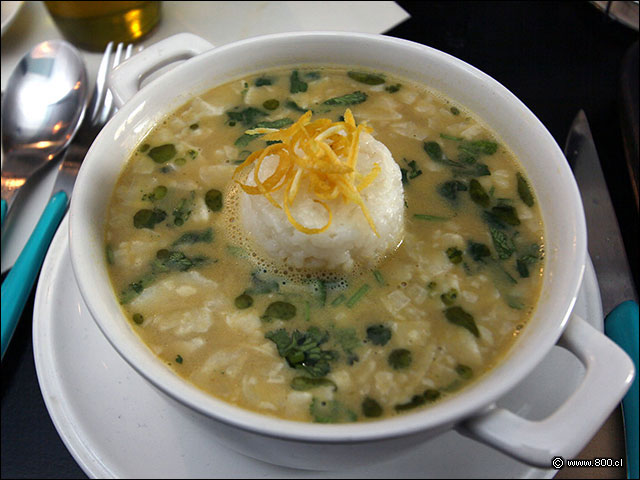 Sopa thai con leche de coco y curry verde