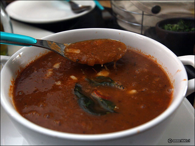Sopa de tomate asado y albahaca - La Sopera