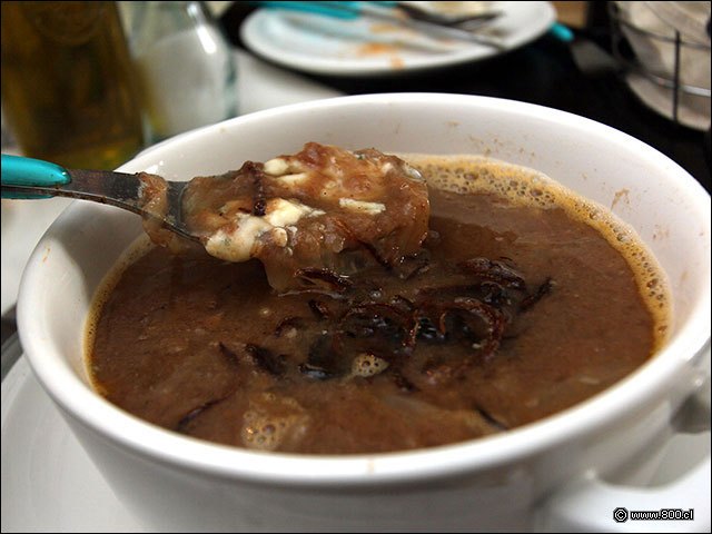 Cremosa sopa de cebolla con queso - La Sopera