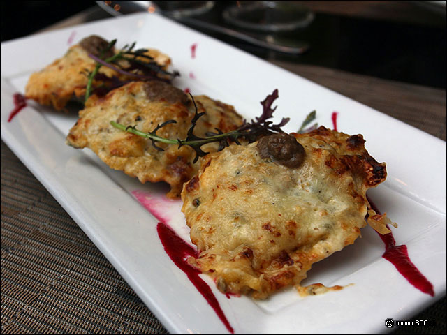 Conchas gratinadas con ostiones al dente en chupe de mariscos - Mulato Restaurant