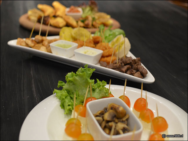 Panorama de Appetizers en Hampton Rancagua - Lobby Bar (Hampton Rancagua Hotel)