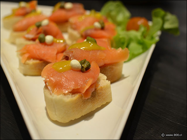 Bruschettas de salmón - Lobby Bar (Hampton Rancagua Hotel)