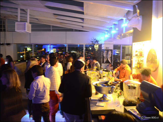 La  Barra y Ambiente de COFA Sky Bar  2016-01 - Ky Sky Bar - Renaissance