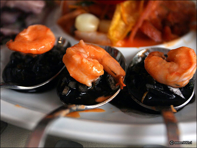 Risotto con tinta de clamar con camarones como parte de la Ronda Fría Casa Valerio - Casa Valerio - Larraín